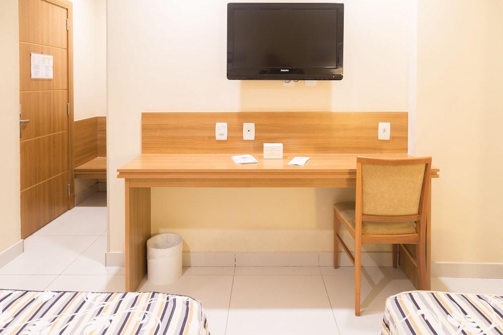 Hotel Atlantico Business Centro Rio de Janeiro Dış mekan fotoğraf A desk in a hotel room