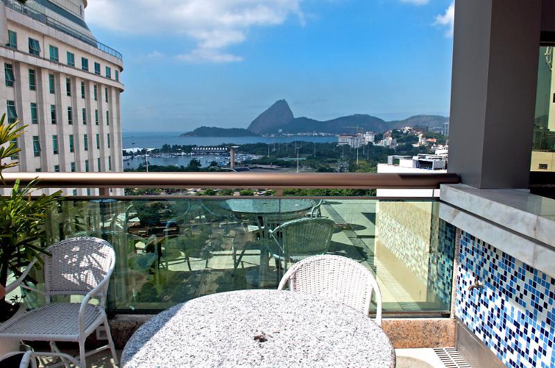 Hotel Atlantico Business Centro Rio de Janeiro Dış mekan fotoğraf A balcony of a hotel in Rio de Janeiro, Brazil.