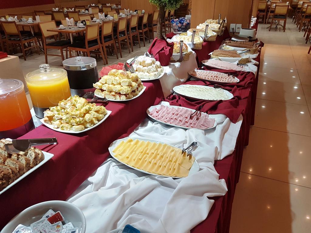 Hotel Atlantico Business Centro Rio de Janeiro Dış mekan fotoğraf Breakfast buffet at a hotel in Belgrade
