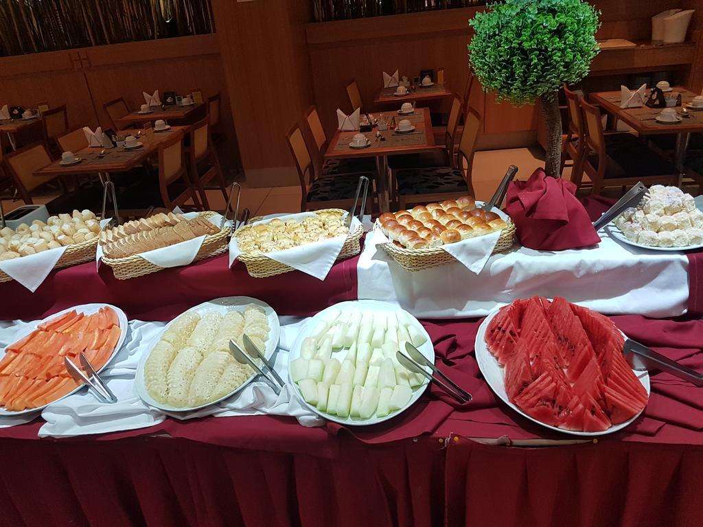 Hotel Atlantico Business Centro Rio de Janeiro Dış mekan fotoğraf Breakfast buffet at a hotel